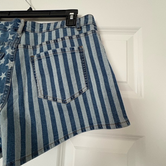 VENUS Americana Starry Denim Shorts - Picture 9 of 9